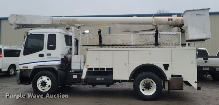 image for item MH9610 2000 Chevrolet T8500  bucket truck