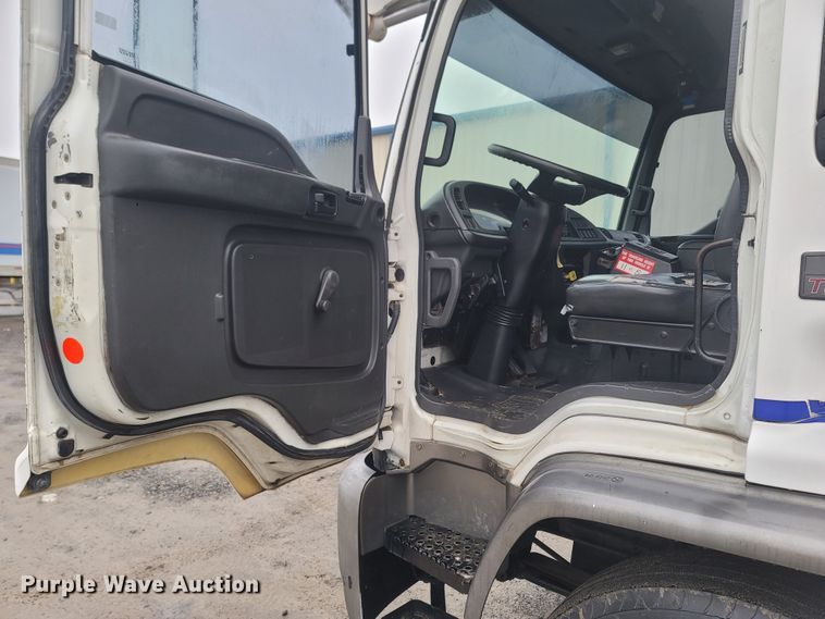 image for item MH9610 2000 Chevrolet T8500  bucket truck