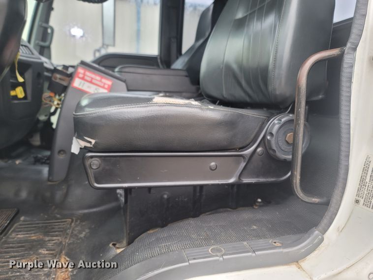 image for item MH9610 2000 Chevrolet T8500  bucket truck