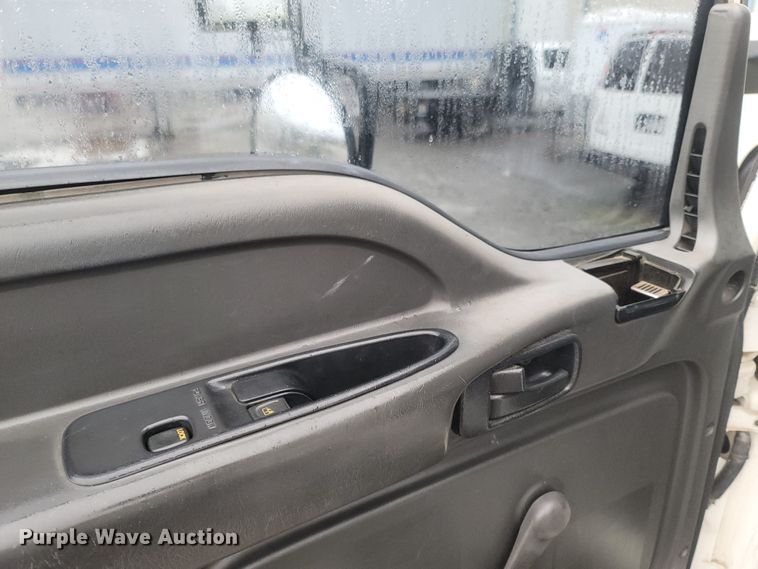 image for item MH9610 2000 Chevrolet T8500  bucket truck