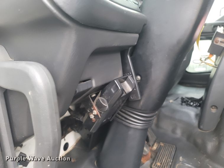 image for item MH9610 2000 Chevrolet T8500  bucket truck