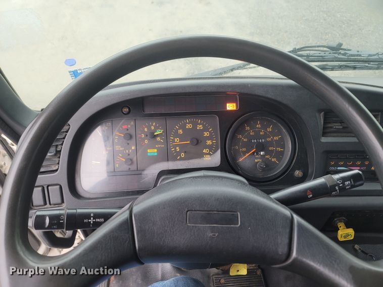 image for item MH9610 2000 Chevrolet T8500  bucket truck