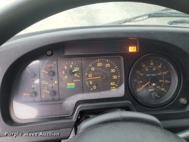 image for item MH9610 2000 Chevrolet T8500  bucket truck