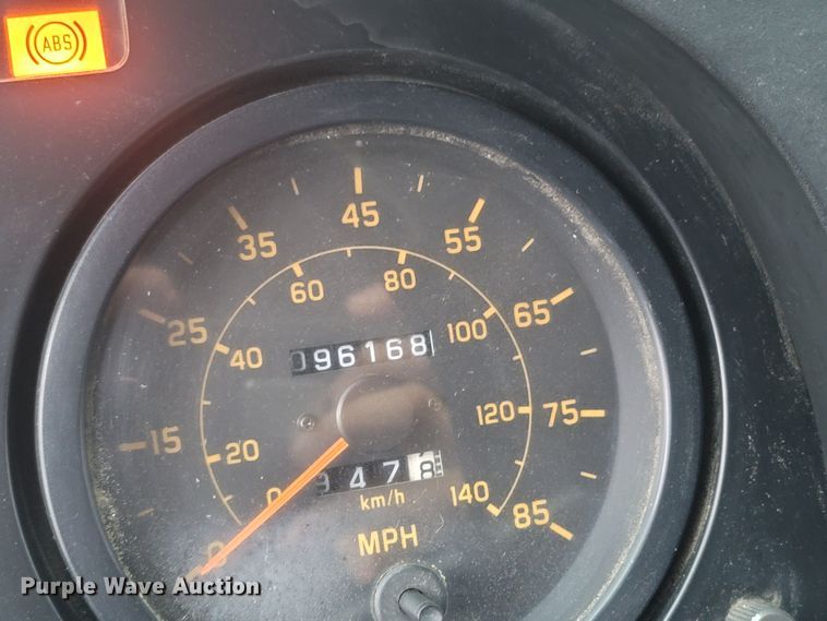 image for item MH9610 2000 Chevrolet T8500  bucket truck