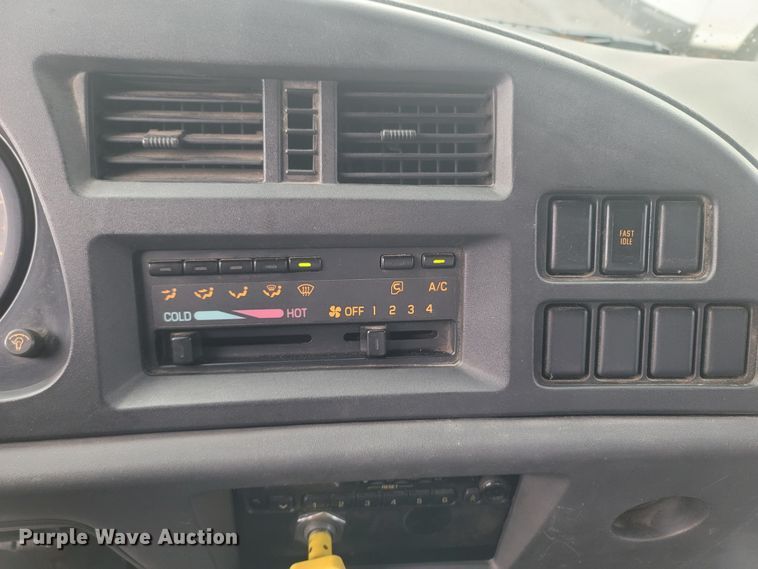 image for item MH9610 2000 Chevrolet T8500  bucket truck