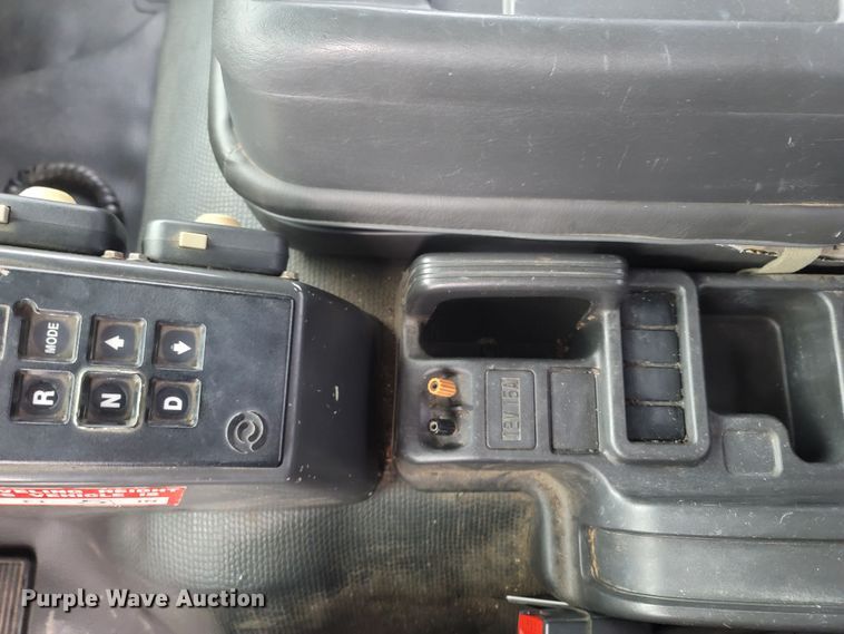 image for item MH9610 2000 Chevrolet T8500  bucket truck