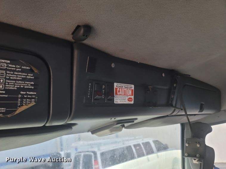 image for item MH9610 2000 Chevrolet T8500  bucket truck