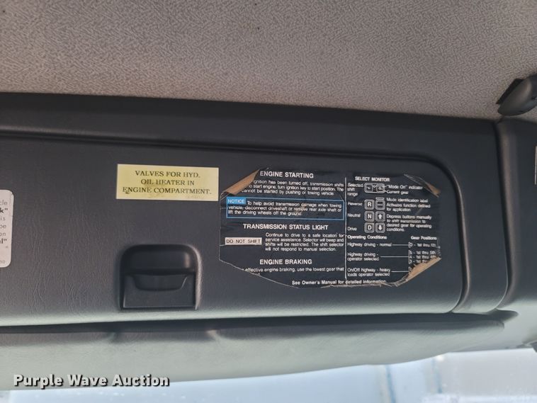 image for item MH9610 2000 Chevrolet T8500  bucket truck