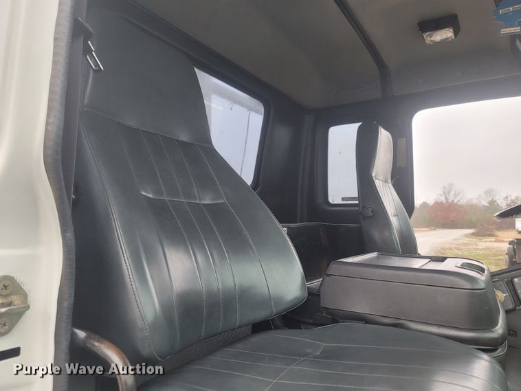 image for item MH9610 2000 Chevrolet T8500  bucket truck