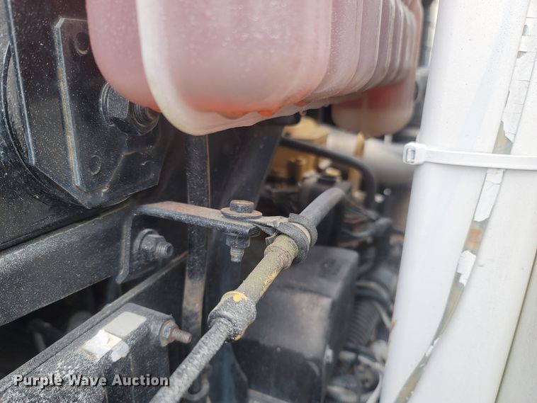 image for item MH9610 2000 Chevrolet T8500  bucket truck