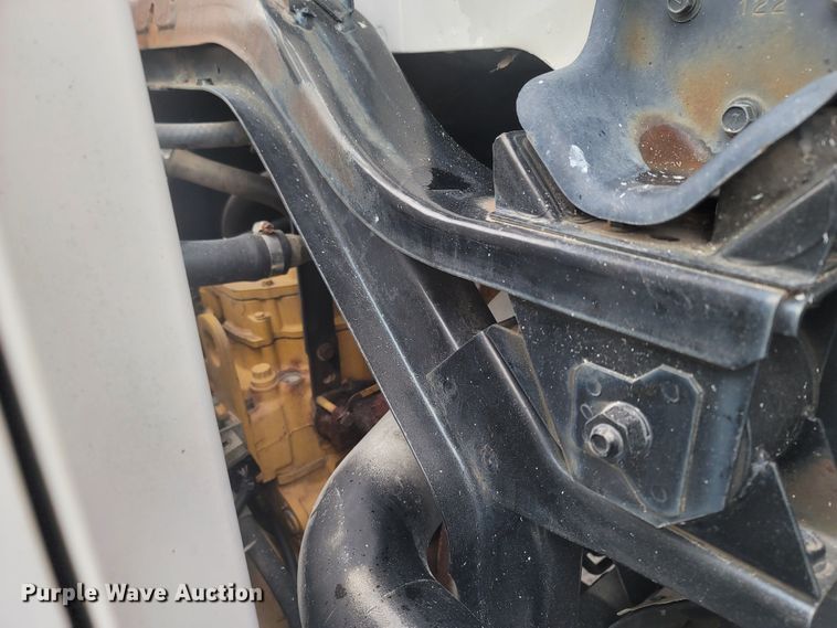 image for item MH9610 2000 Chevrolet T8500  bucket truck