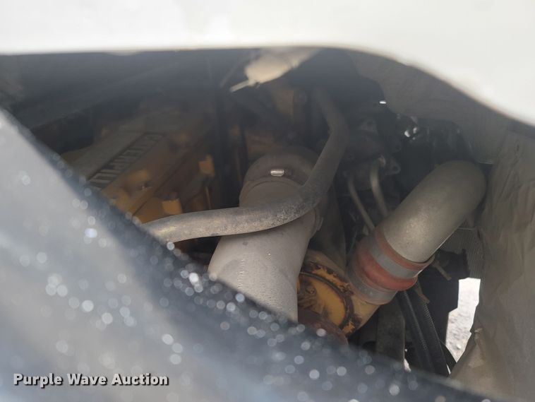 image for item MH9610 2000 Chevrolet T8500  bucket truck