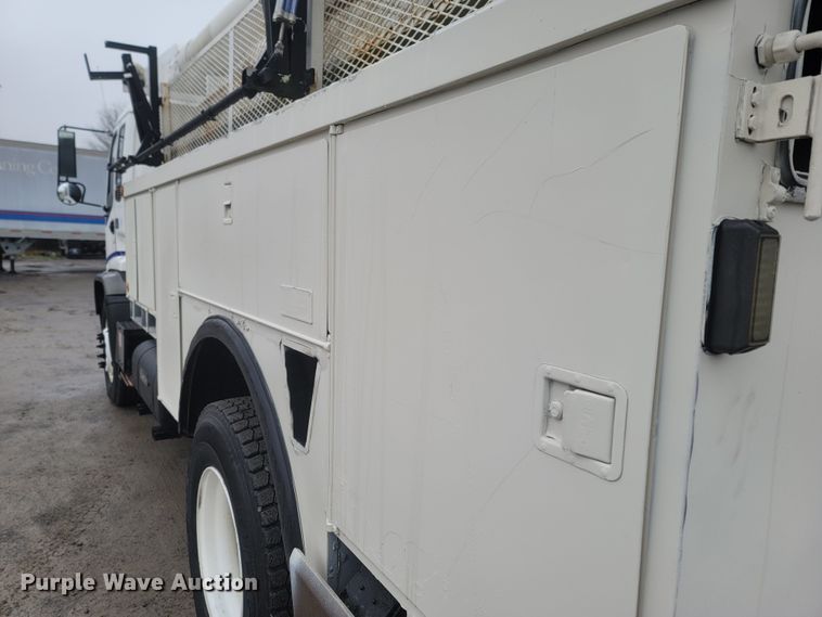 image for item MH9610 2000 Chevrolet T8500  bucket truck