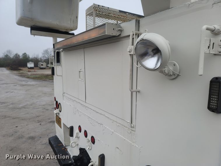 image for item MH9610 2000 Chevrolet T8500  bucket truck