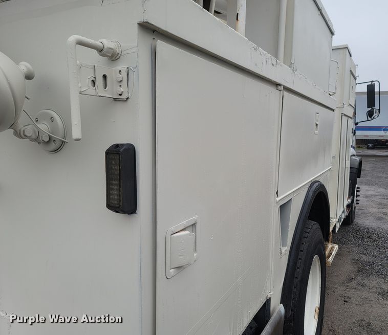 image for item MH9610 2000 Chevrolet T8500  bucket truck