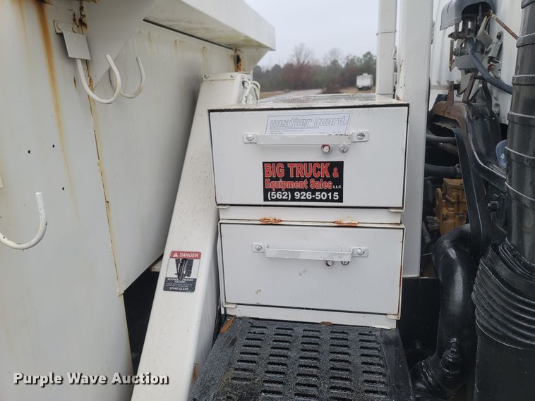 image for item MH9610 2000 Chevrolet T8500  bucket truck