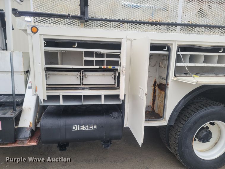 image for item MH9610 2000 Chevrolet T8500  bucket truck