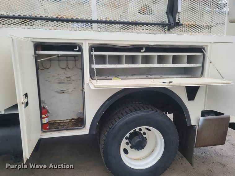 image for item MH9610 2000 Chevrolet T8500  bucket truck