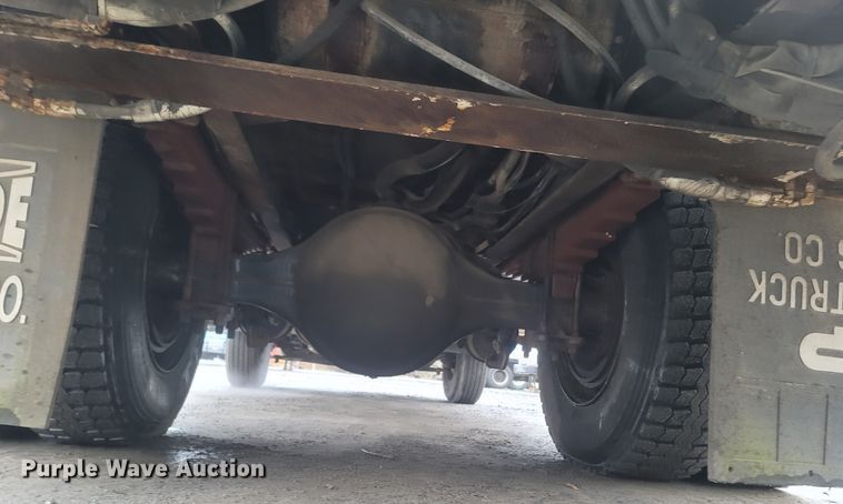 image for item MH9610 2000 Chevrolet T8500  bucket truck