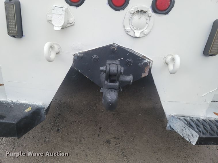 image for item MH9610 2000 Chevrolet T8500  bucket truck