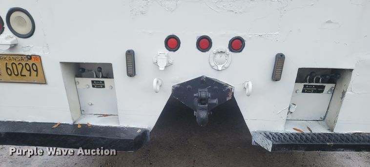 image for item MH9610 2000 Chevrolet T8500  bucket truck