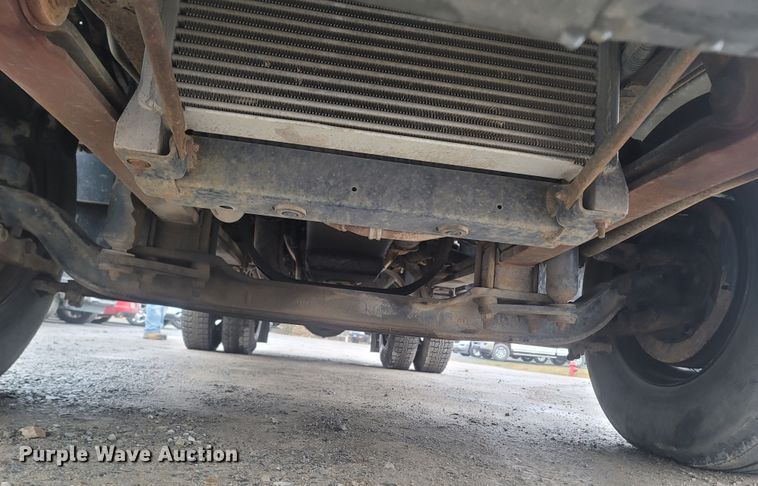 image for item MH9610 2000 Chevrolet T8500  bucket truck