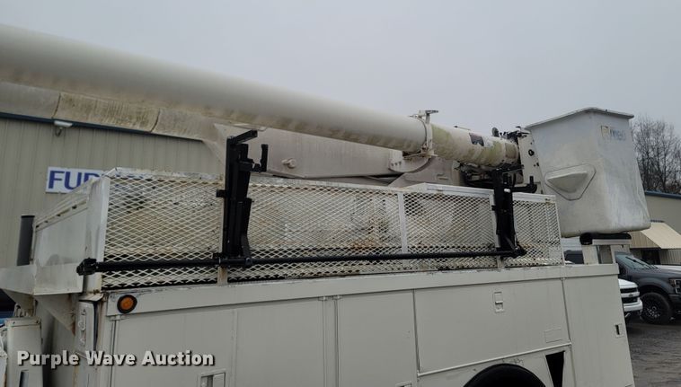 image for item MH9610 2000 Chevrolet T8500  bucket truck