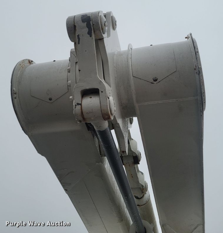 image for item MH9610 2000 Chevrolet T8500  bucket truck