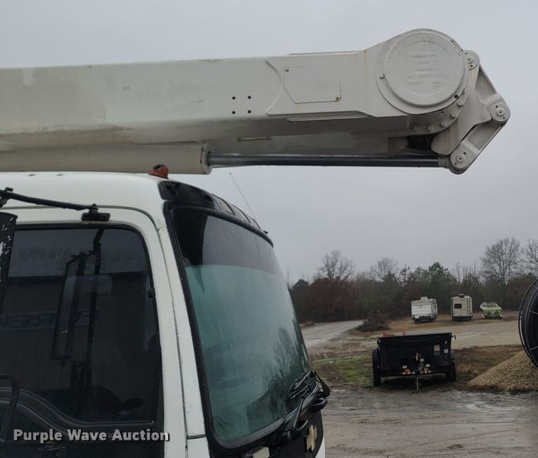 image for item MH9610 2000 Chevrolet T8500  bucket truck