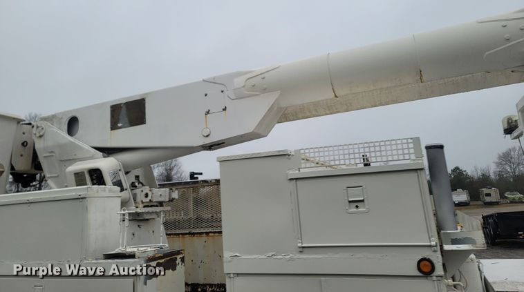 image for item MH9610 2000 Chevrolet T8500  bucket truck