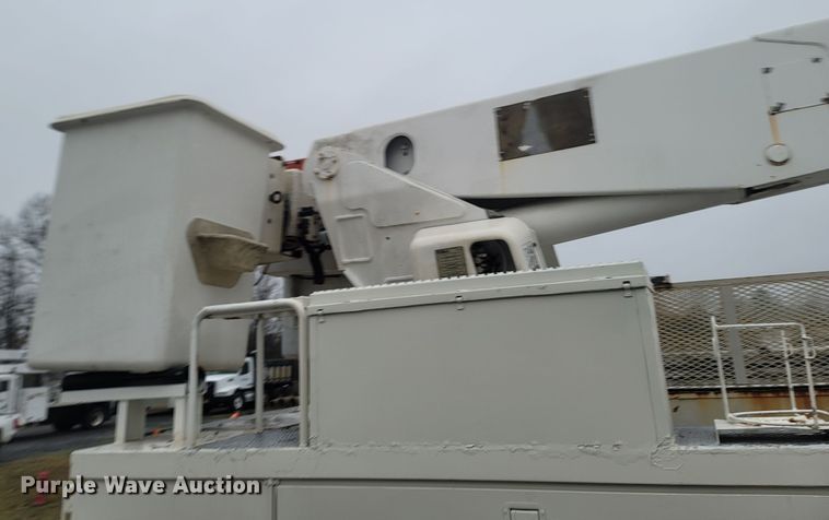 image for item MH9610 2000 Chevrolet T8500  bucket truck