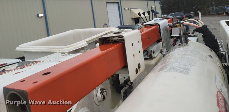 image for item MH9610 2000 Chevrolet T8500  bucket truck