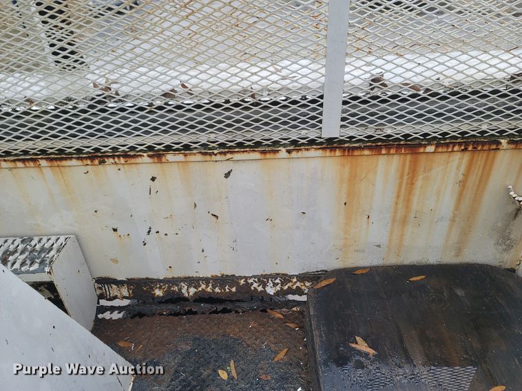 image for item MH9610 2000 Chevrolet T8500  bucket truck