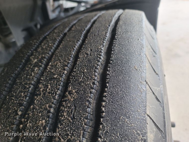 image for item MH9610 2000 Chevrolet T8500  bucket truck