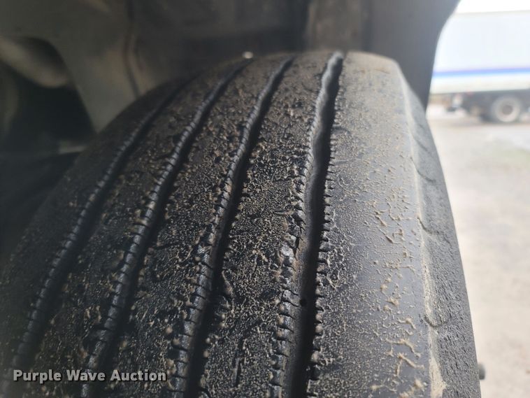 image for item MH9610 2000 Chevrolet T8500  bucket truck