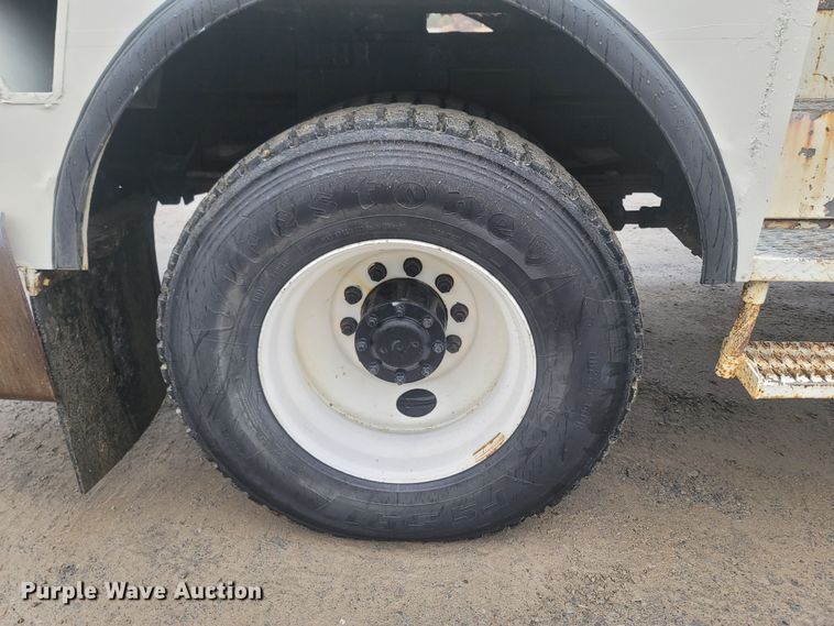 image for item MH9610 2000 Chevrolet T8500  bucket truck