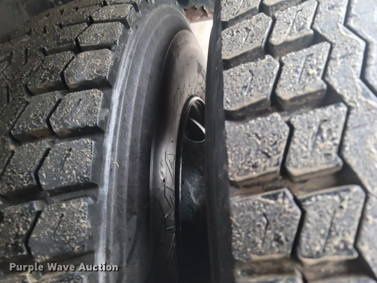 image for item MH9610 2000 Chevrolet T8500  bucket truck