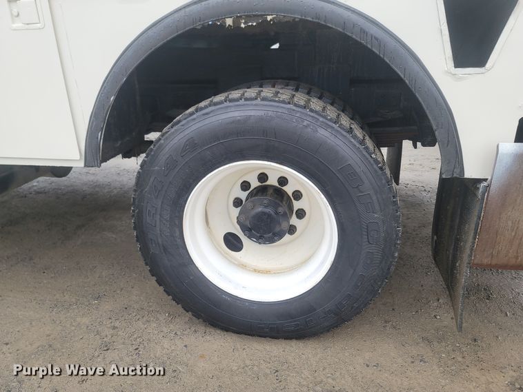 image for item MH9610 2000 Chevrolet T8500  bucket truck