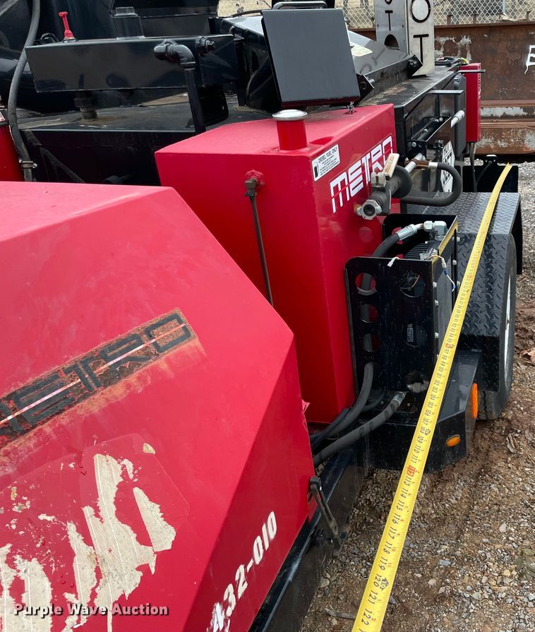 image for item MI9591 2010 Metro 165  crack sealer