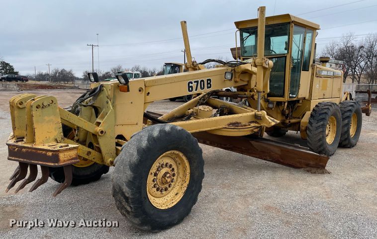 image for item MI9592 1993 John Deere 670B  motor grader