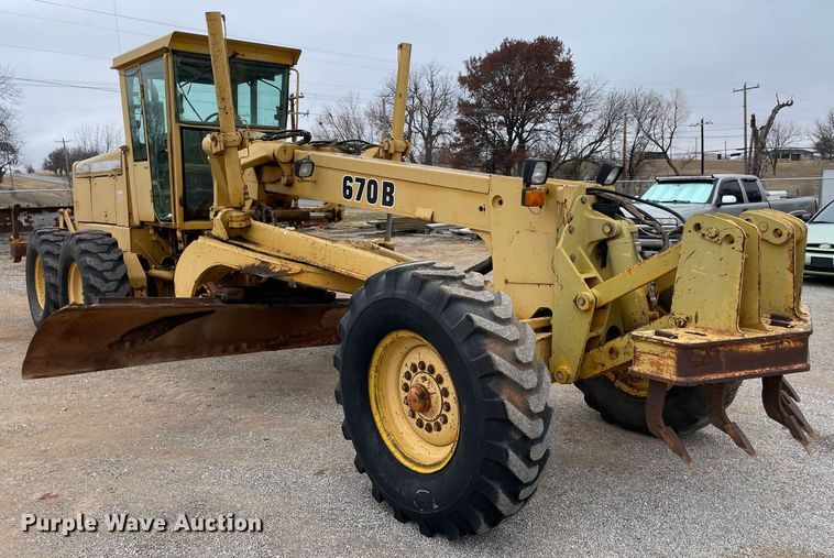 image for item MI9592 1993 John Deere 670B  motor grader