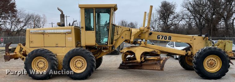 image for item MI9592 1993 John Deere 670B  motor grader