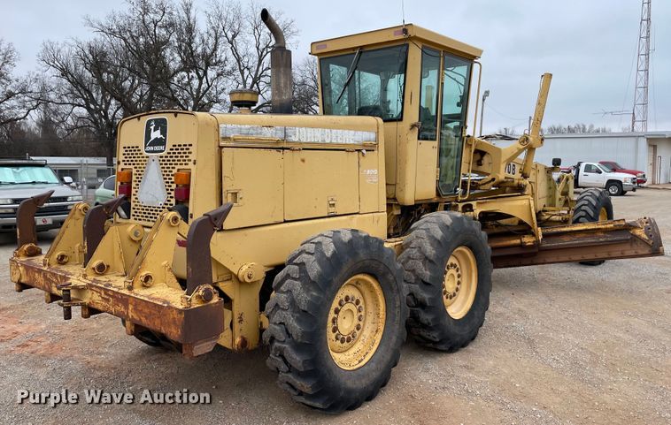 image for item MI9592 1993 John Deere 670B  motor grader