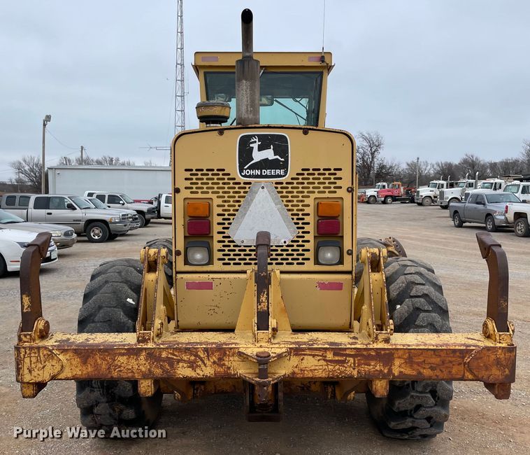 image for item MI9592 1993 John Deere 670B  motor grader