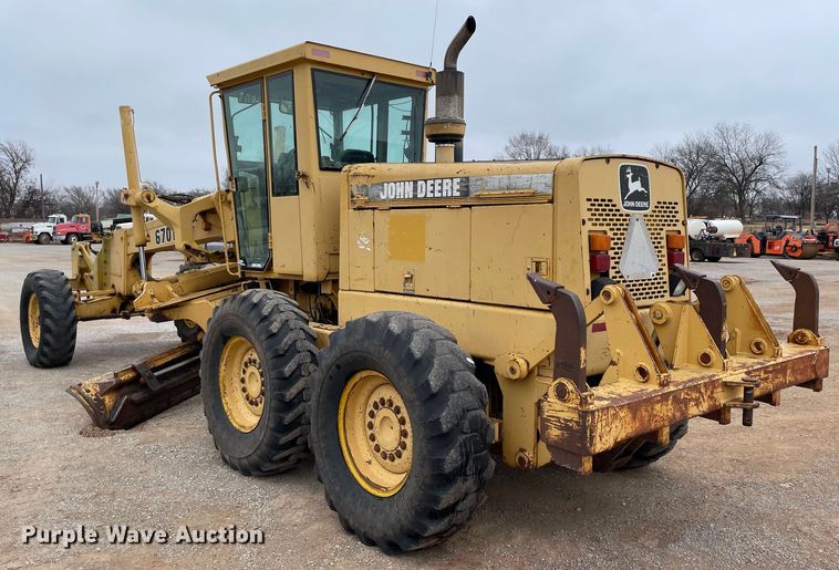 image for item MI9592 1993 John Deere 670B  motor grader