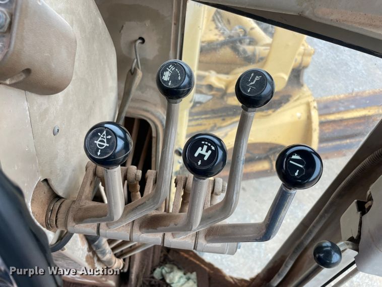 image for item MI9592 1993 John Deere 670B  motor grader