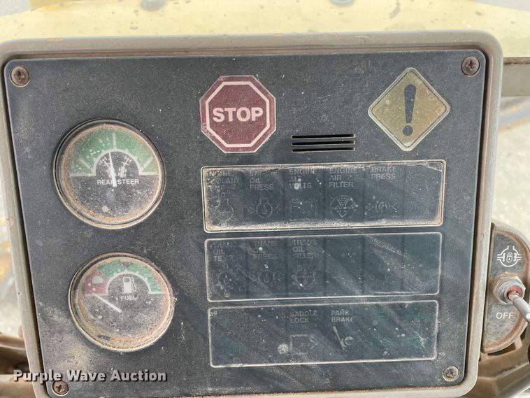 image for item MI9592 1993 John Deere 670B  motor grader