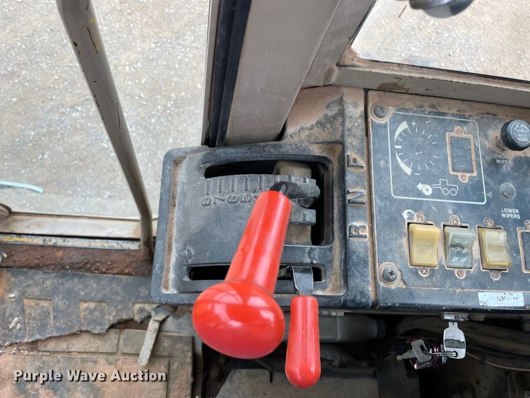 image for item MI9592 1993 John Deere 670B  motor grader