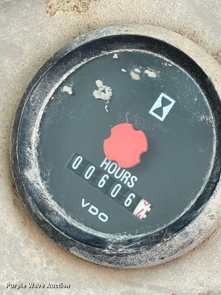 image for item MI9592 1993 John Deere 670B  motor grader