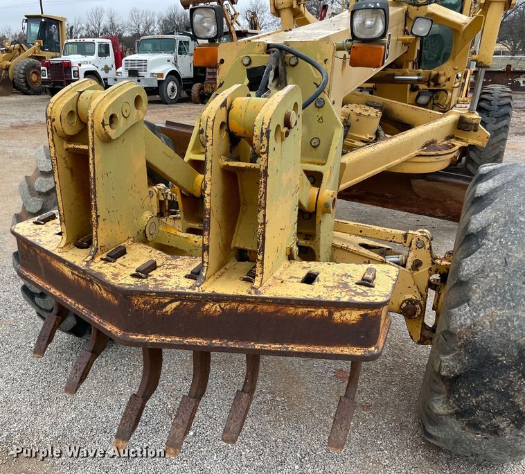 image for item MI9592 1993 John Deere 670B  motor grader